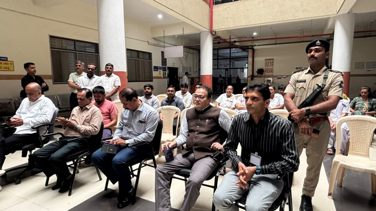 Aajkaal Daily (Desh Pardesh Ni Aajkaal)